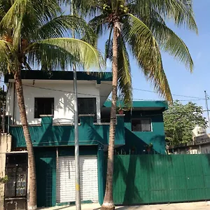 https://yaax-nah.quintano-roohotels.com